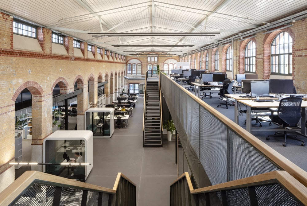 This image has an empty alt attribute; its file name is dstrctberlin-office-hall-awin-hgesch-1000x671.jpg