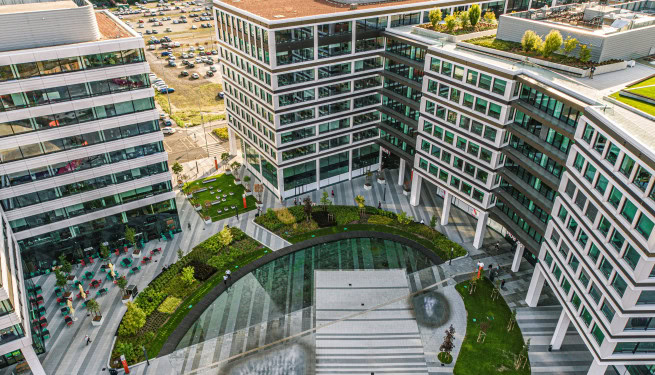 Agora_central_square_cut